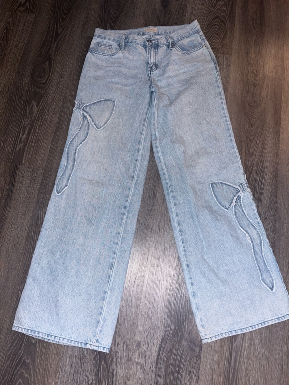 Light Wash Wide-Leg Jeans with Bow Applique - Women